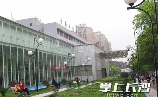 湘雅二医院老门急诊楼拆除工作启动 原址新建门急诊大楼