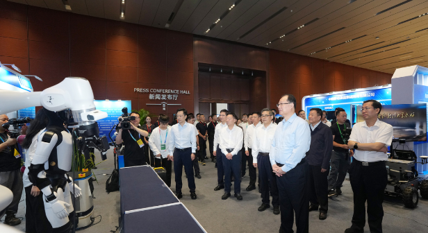 湖南省智能机器人产业发展大会举行 毛伟明讲话