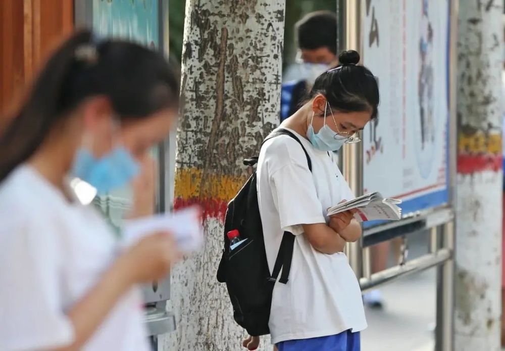 狂收智商税？高考志愿咨询叫价10万！背后&ldquo;规划专家&rdquo;连大学都没读