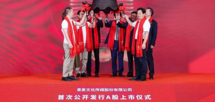 韩寒母亲持股公司上市了！绑定易中天、冯唐等作家，一年卖书净赚4000多万