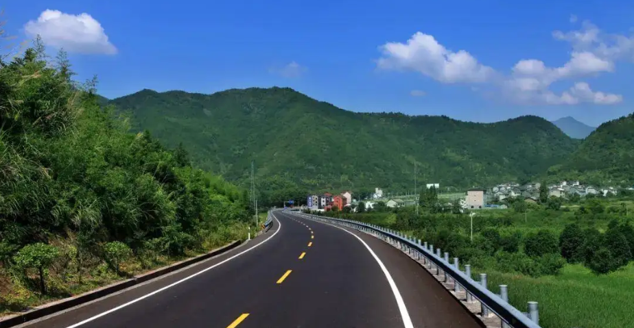 今年湖南省交通领域将保持高强度投资 完成农村旅游路、资源路、产业路建设5000公里