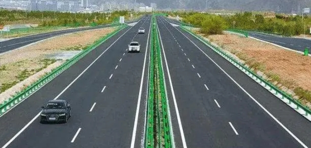 &ldquo;五一&rdquo;湖南省高速公路车流量同比下降逾三成 跨省和跨区域的中长途流量大幅减少