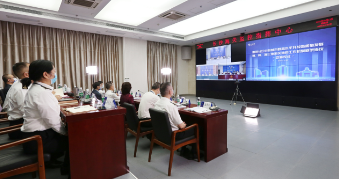 湘鄂赣三地海关携手打造内陆开放平台 签署中部地区海关首个跨省级协同工作机制协议