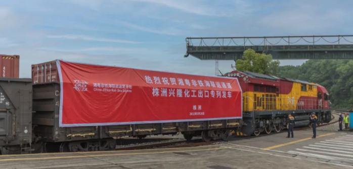 湘粤非铁海联运株洲兴隆化工出口专列发车 湘粤非铁海联运今年已发运68列