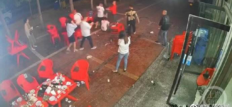 探访唐山打人案事发地：有其他烧烤店主称被错认接到上百电话