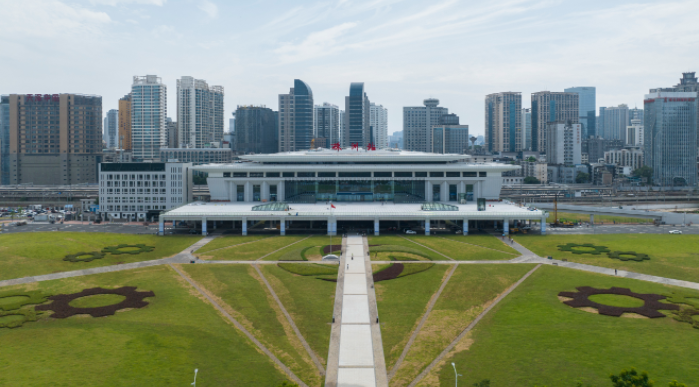 株洲火车站东站房启用 旅客可在市中心车站乘坐普铁、城际出行
