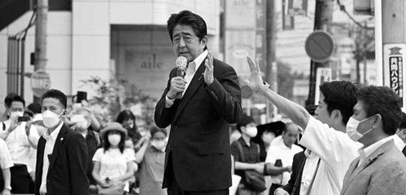 日本前首相安倍晋三因伤势过重不治身亡