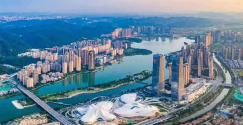 湘江新区临港产业开发区建设全面提速 将建码头泊位13个，预计2024年建成运营