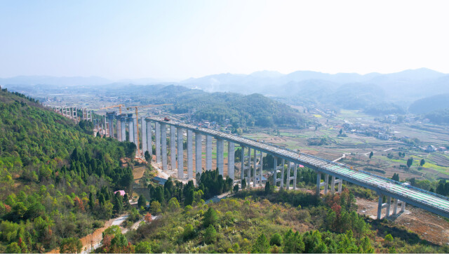 一线建设取得多个节点性突破 ​永新高速预计明年底通车