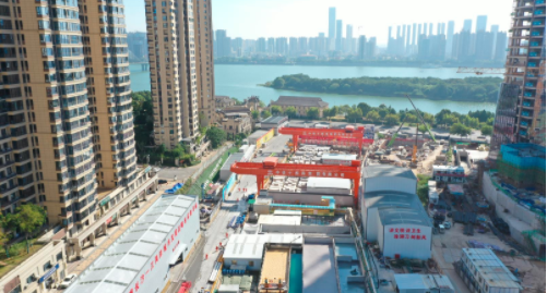 长沙湘雅路过江通道工程实现双洞贯通