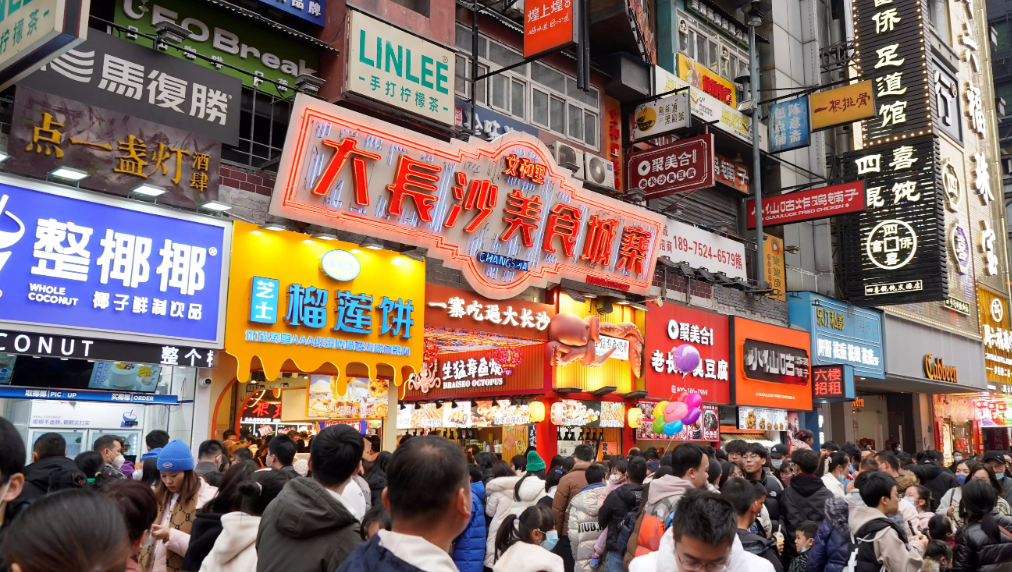 湖南消费市场迎&ldquo;春暖&rdquo; 住宿餐饮业回升明显，新能源汽车零售额同比增长六成
