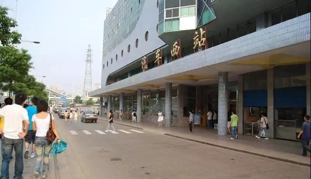 汽车客流全面萎缩，6年来下降八成&mdash;&mdash;长沙汽车客运站如何应对&ldquo;生死劫&rdquo;