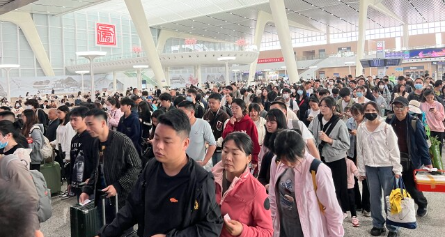 应对&ldquo;五一&rdquo;客流 渝厦高铁常益长段加开27趟列车