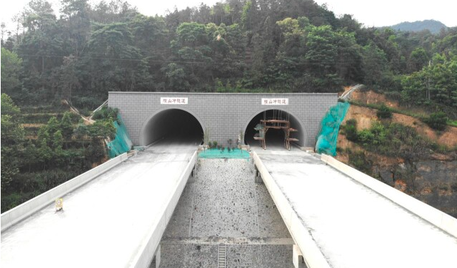官新高速全线22座隧道贯通 计划今年底建成通车