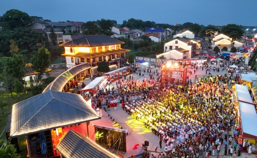 岳阳河泊潭楚风庙会开街