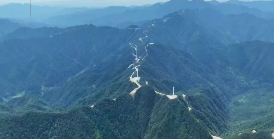 让家溪风电项目首台风机吊装成功