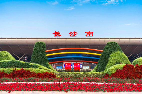 国庆假期广铁预计加开夜间高铁在内的列车2656列，发送旅客2450万人次