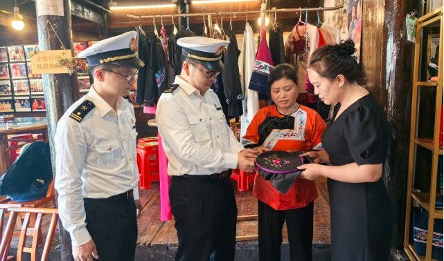 十八洞村苗绣&ldquo;触电&rdquo;出海 10票跨境电商订单启运出口肯尼亚