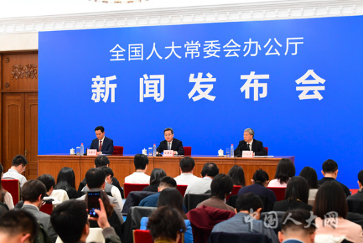 安排10万亿为地方政府减负，对中国经济意味着什么？