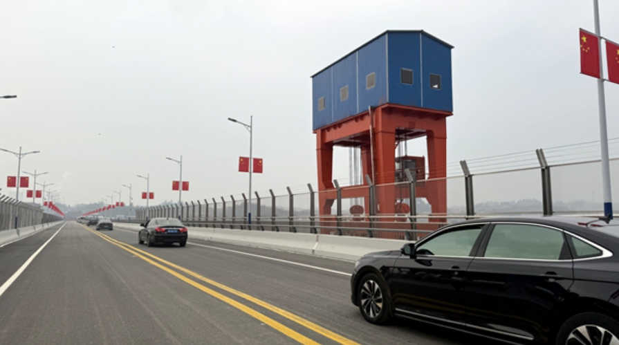 犬木塘水库枢纽坝顶公路桥正式通车！