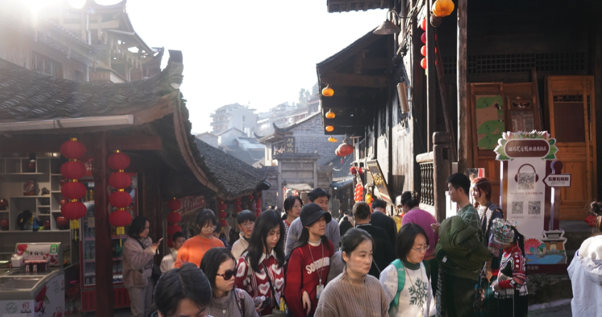 马年首日湖南接待游客近2300万人次 交易额33.54亿元，同比增长6.81%