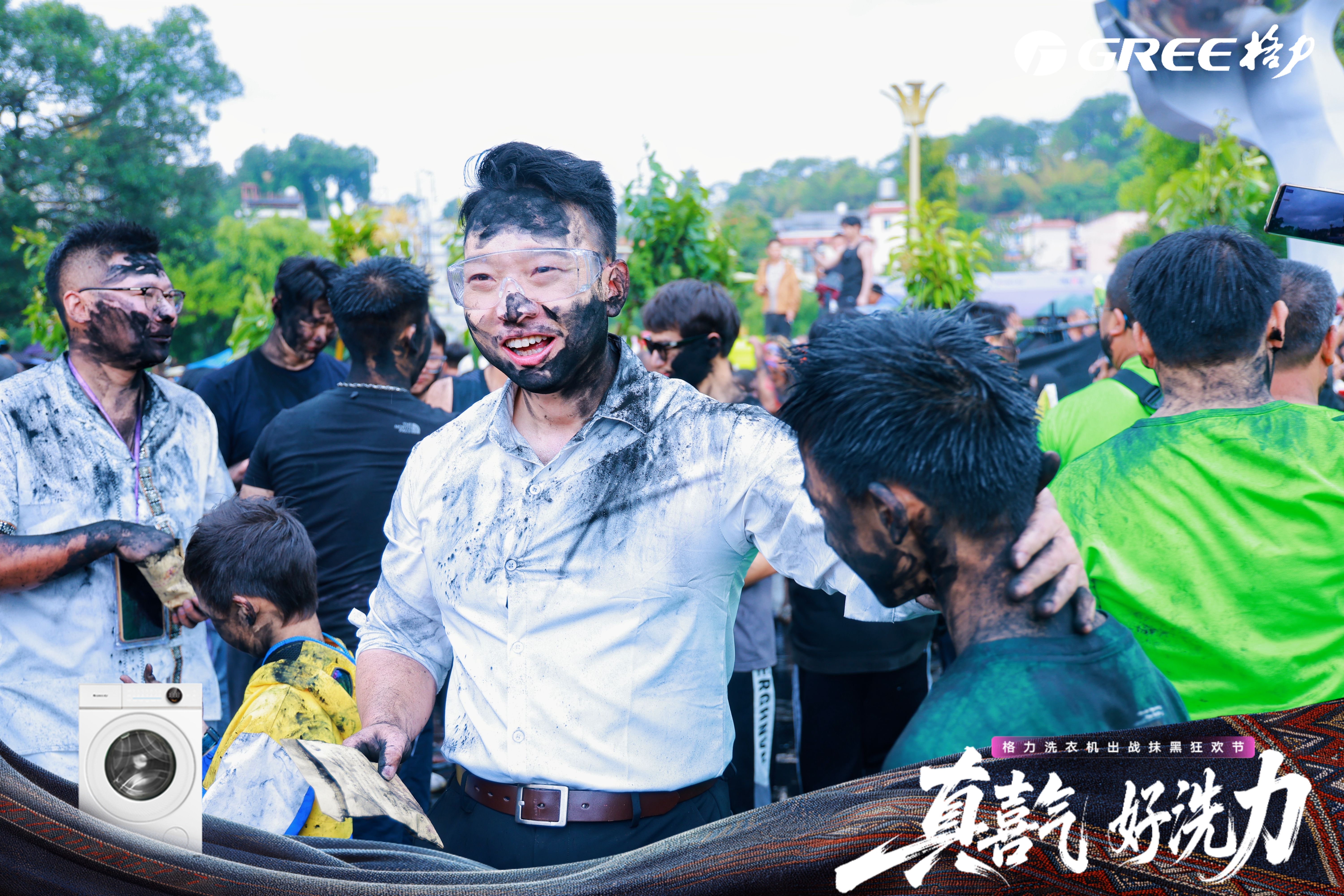 被指&ldquo;自毁形象&rdquo;！格力CMO朱磊抹满脸黑灰，47分钟用一台洗衣机改写品牌认知