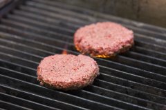 ＂人造肉＂是炒作吗？靠养牛羊，未来肉可能真不够吃