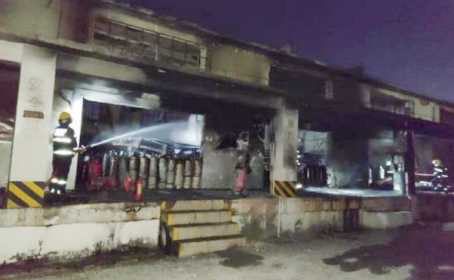 广东惠州一乙炔厂发生爆炸 现场火光冲天伤亡不明