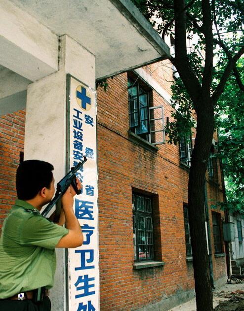 身负7条人命“女魔”劳荣枝落网,曾伪装坐台女诱骗男子回家,情夫尖刀捅死后肢解藏冰箱