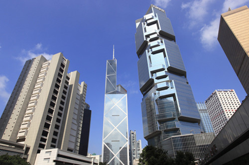 新华社：暴力之下，香港服务业难熬经济寒冬
