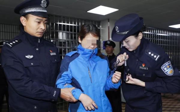 厦门警方将命案逃犯劳荣枝移交江西南昌警方