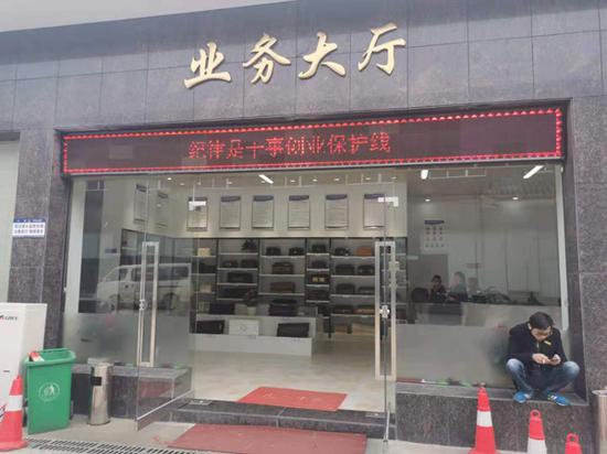  宁乡殡仪馆售卖骨灰盒的大厅&nbsp; 本文图片均为澎湃新闻记者 蒋格伟 图（除署名外）
