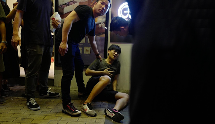 骂完台当局，港浸大学学生会长怂到道歉了