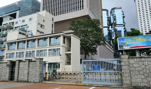 一架无人机闯入驻港部队军营 摄影师被捕