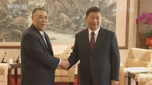 习近平会见崔世安