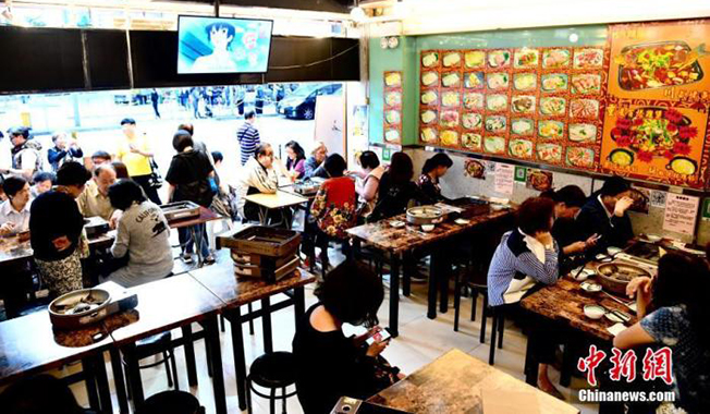 港媒：撑警店铺获民众支持，&ldquo;黄色经济圈&rdquo;陷倒闭潮