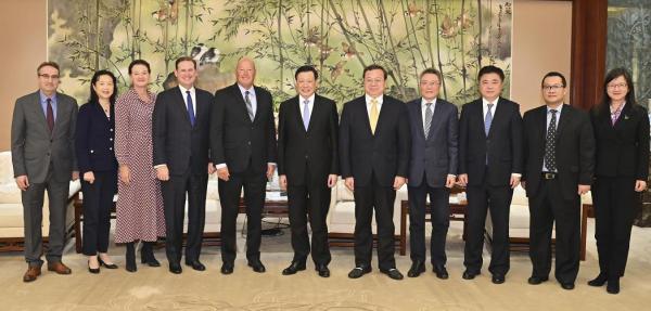 应勇会见美国华特迪士尼公司乐园、体验和消费品主席包正博