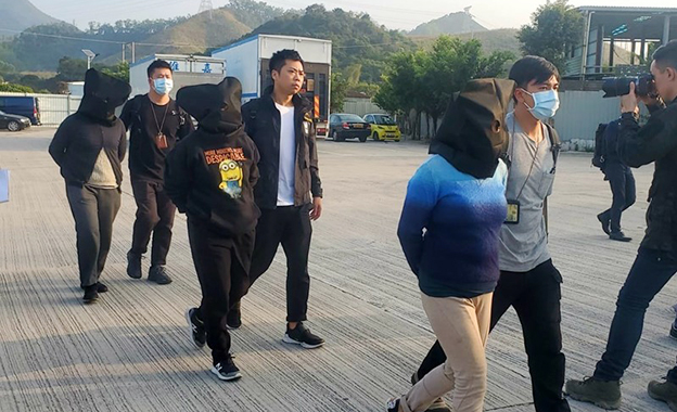 港警缴获土制炸弹案再拘3女子，分别为疑犯妻子、母亲、佣工