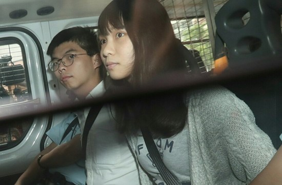 被拘捕的周庭和黄之锋(东网)