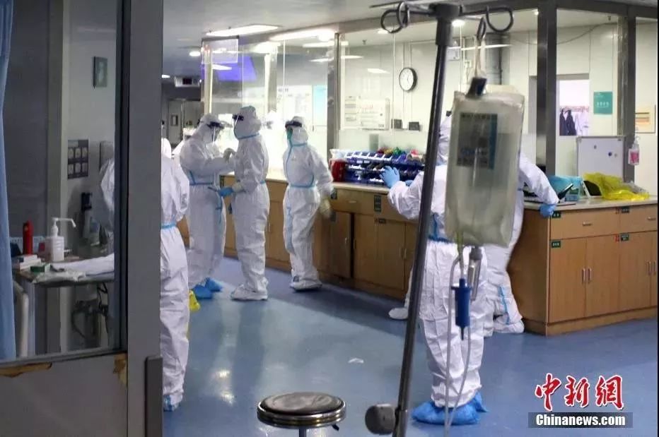 资料图:武汉大学中南医院收治新型肺重患者。中新社记者 周群峰 摄