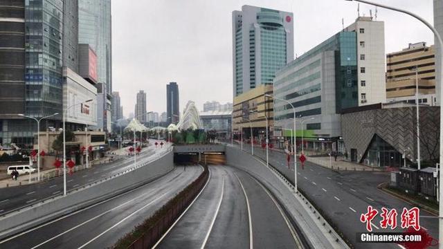 武汉发布通告：滞留在汉外地人员可出城 但要坚持错峰出城