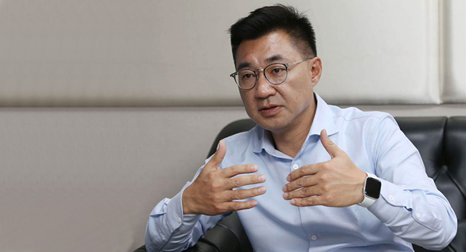 中国国民党主席补选郝龙斌承认败选，江启臣胜出