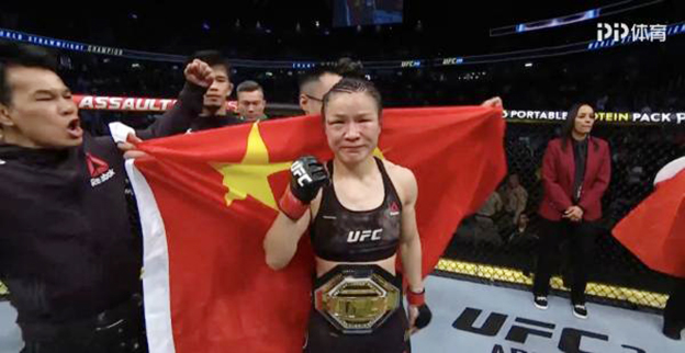 中国力量！张伟丽击败乔安娜，卫冕UFC女子草量级金腰带