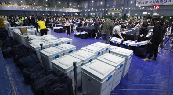 韩国国会议员选举：执政党共同民主党拿下60%的议席