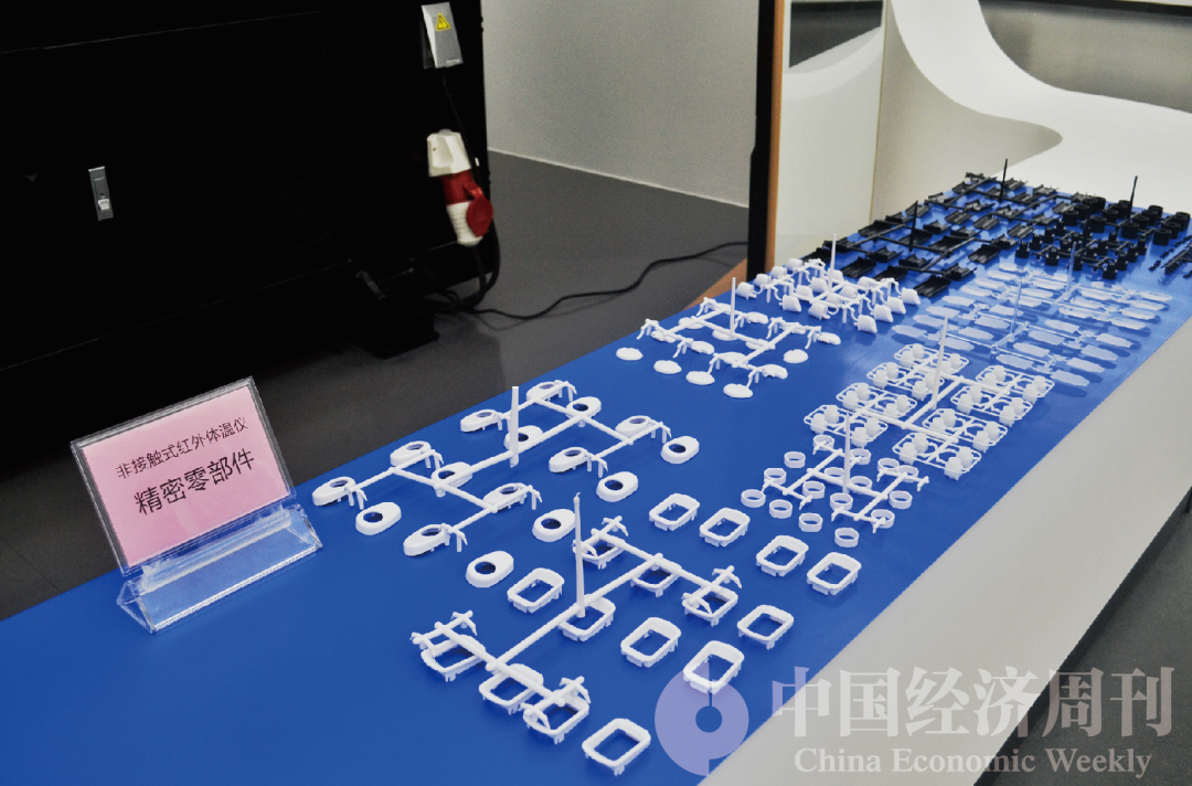 格力非接触式红外体温仪精密零部件 陈遐异 | 摄