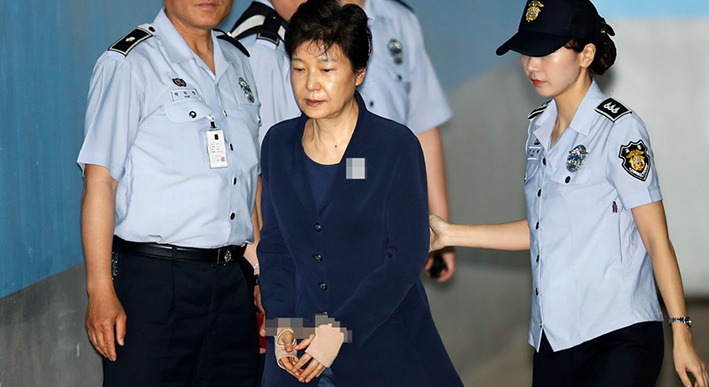 朴槿惠干政案和受贿案重审宣判，获刑20年