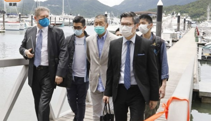 港媒：黎智英今日下午被押往西九龙总区警察总部