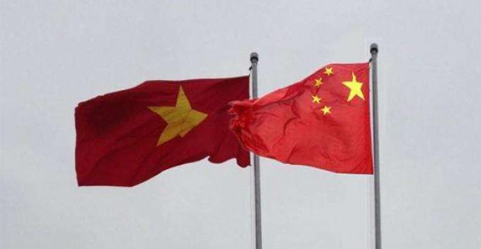 杨洁篪前往越南驻华使馆，吊唁原越共中央总书记黎可漂逝世