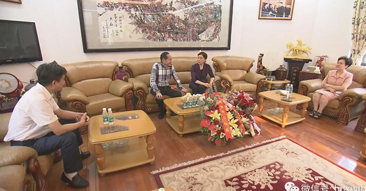 受全国政协委托，湖南省政协主席李微微看望袁隆平院士