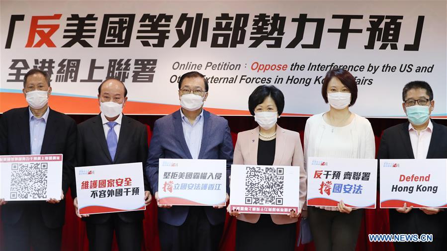 6月15日,香港各界再次发起签名大行动,反对外国势力干预香港(图源:新华网)